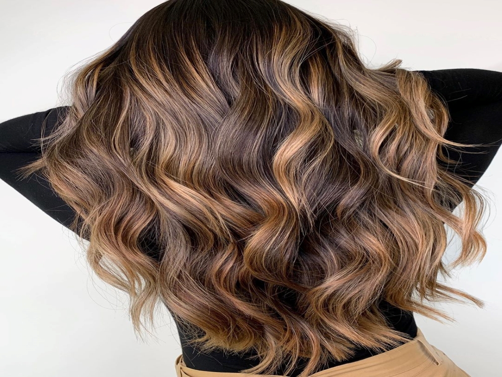 18-chocolate-hairstyle-with-caramel-balayage-B5ZYpXiB_o_